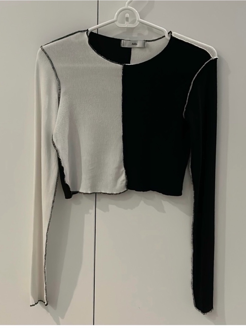 Adika Black and White Colorblock Lightweight Long Sleeve Crop Top